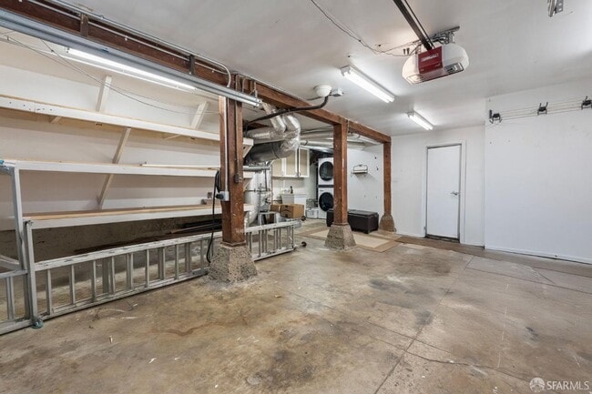 Building Photo - 112 Baden St