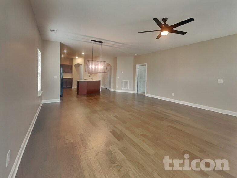 Building Photo - 1013 Wickshire Dr