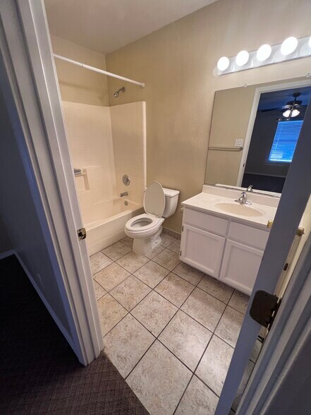 Master Bath - 2427 Wescott Ave