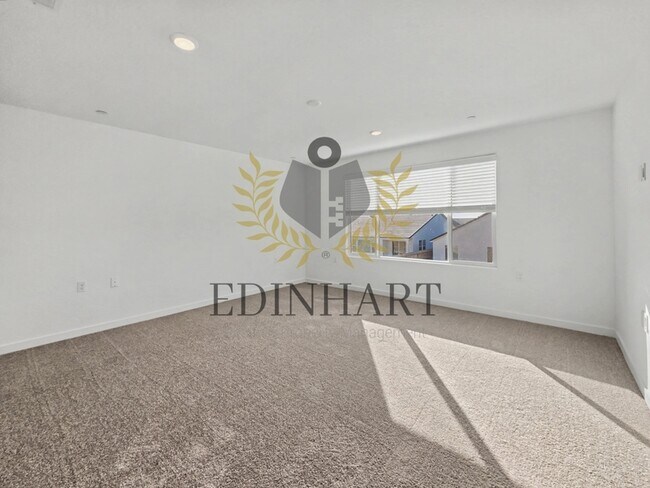 Building Photo - 1820 Klamath Rd S