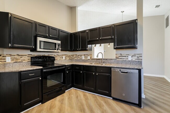 Building Photo - 8405 Rockridge Ct