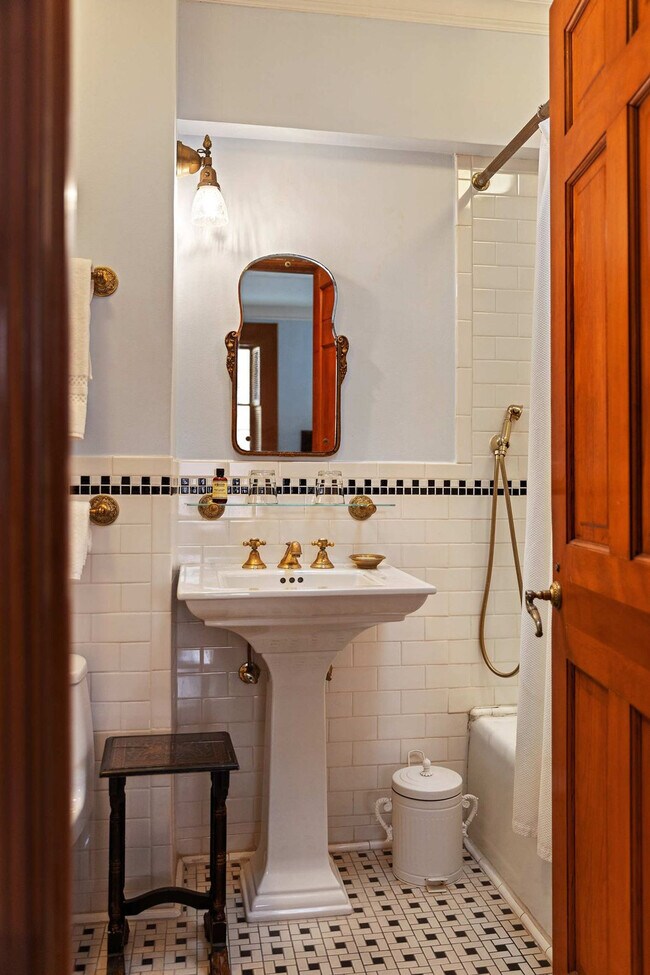 Building Photo - 56 Irving Pl