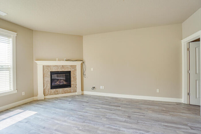 Building Photo - BEAUTIFUL HOME IN WEST ORCHARDS