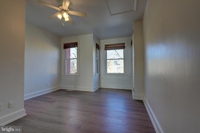 Building Photo - 1209 I St SE