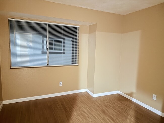 Building Photo - 9813 Caspi Gardens Dr