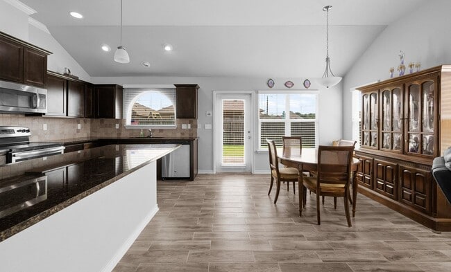 Building Photo - 3042 Besterio Dr