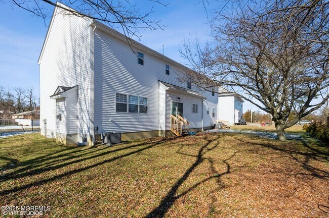 Building Photo - 2019 Oakhurst Pkwy