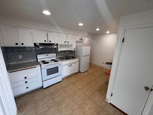 Building Photo - 47 E Garland Ave