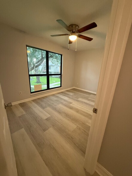 Building Photo - 814 Sandtree Dr