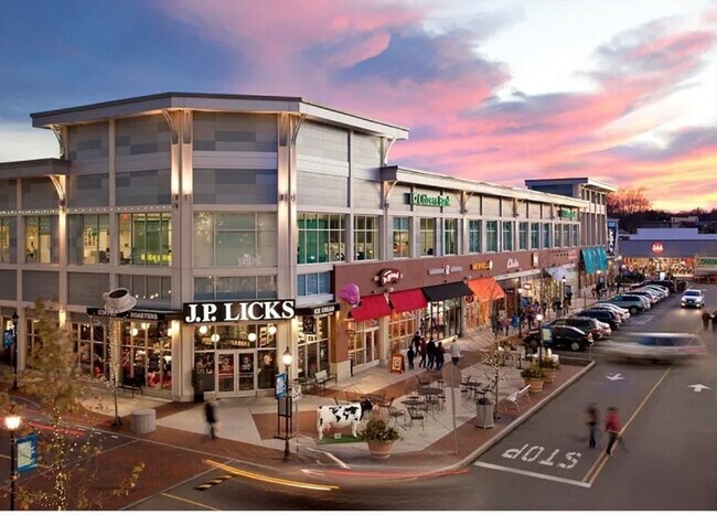 Building Photo - 918 Providence Hwy