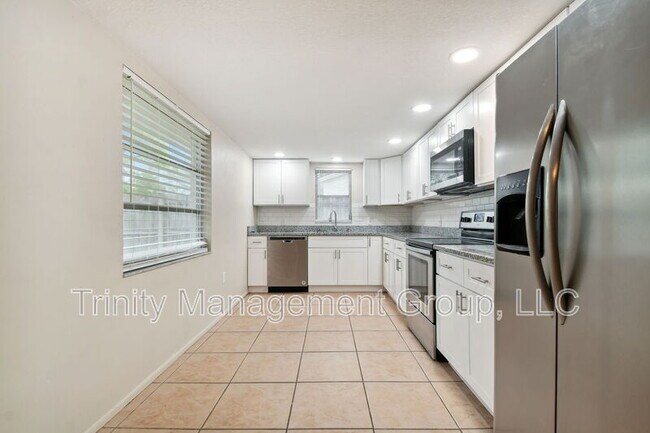 Building Photo - 4818 Dogwood St