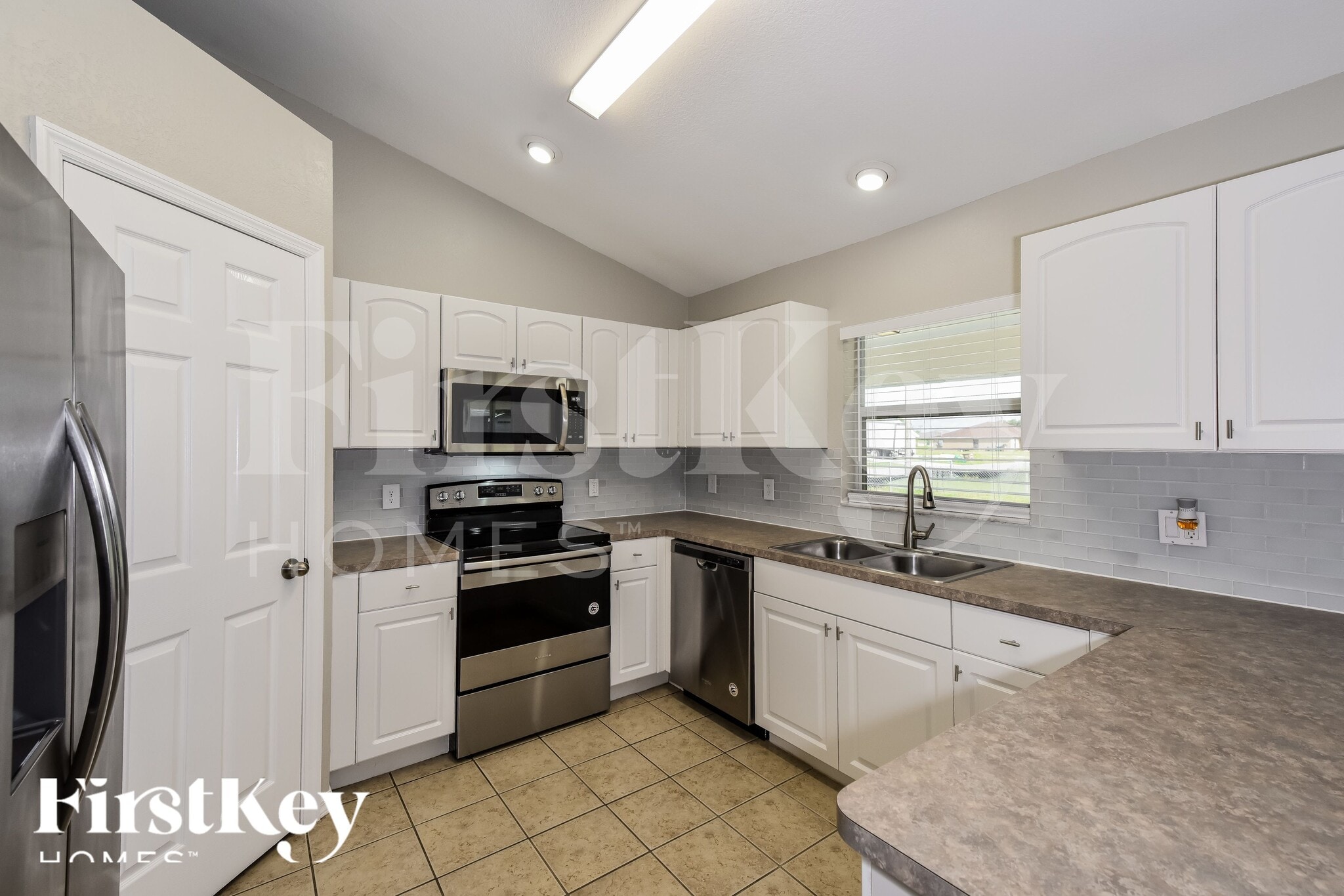 Building Photo - 817 NE 9th St