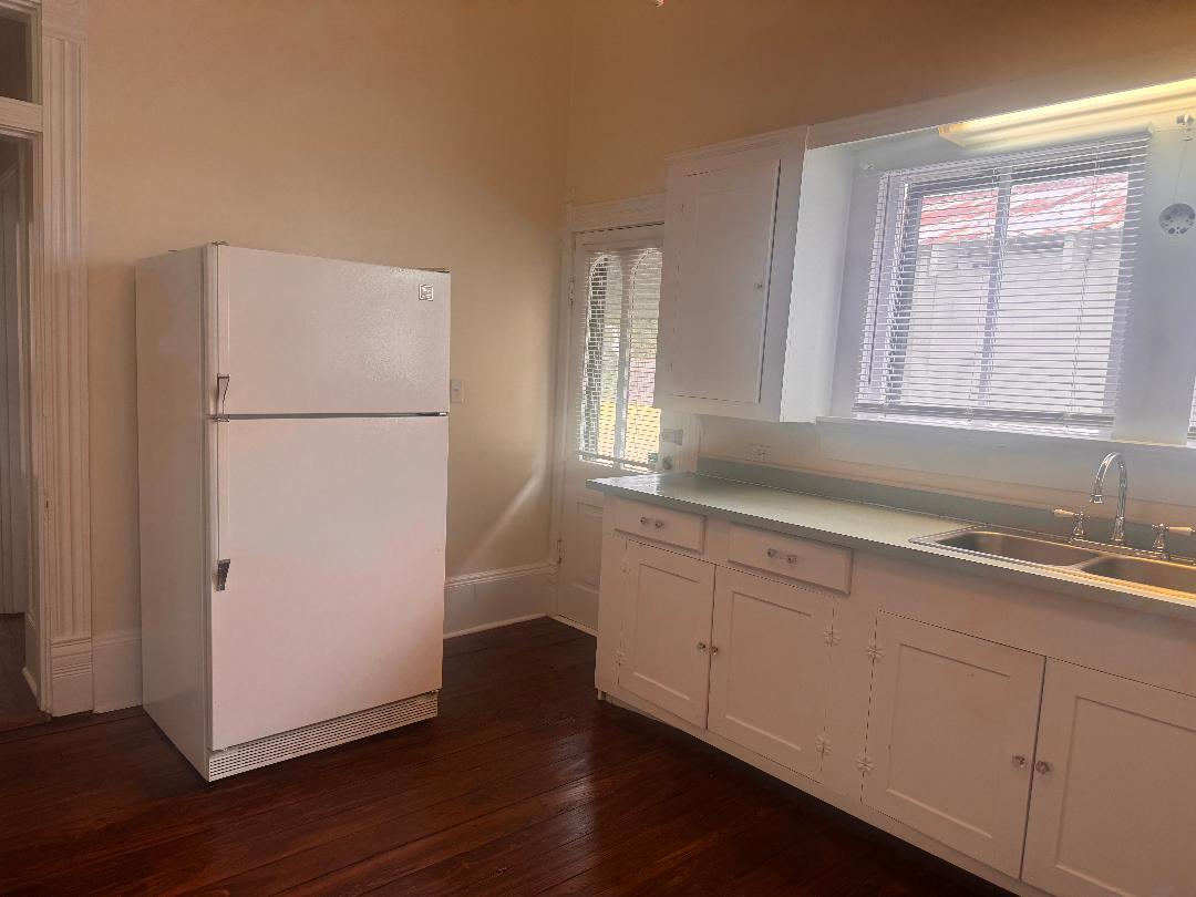 Kitchen - 210 W Oak St