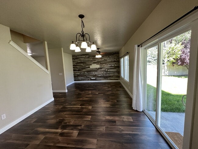Building Photo - "Charming 4-Bed Home with Granite Accents & Hardwood Elegance in Meridian!"