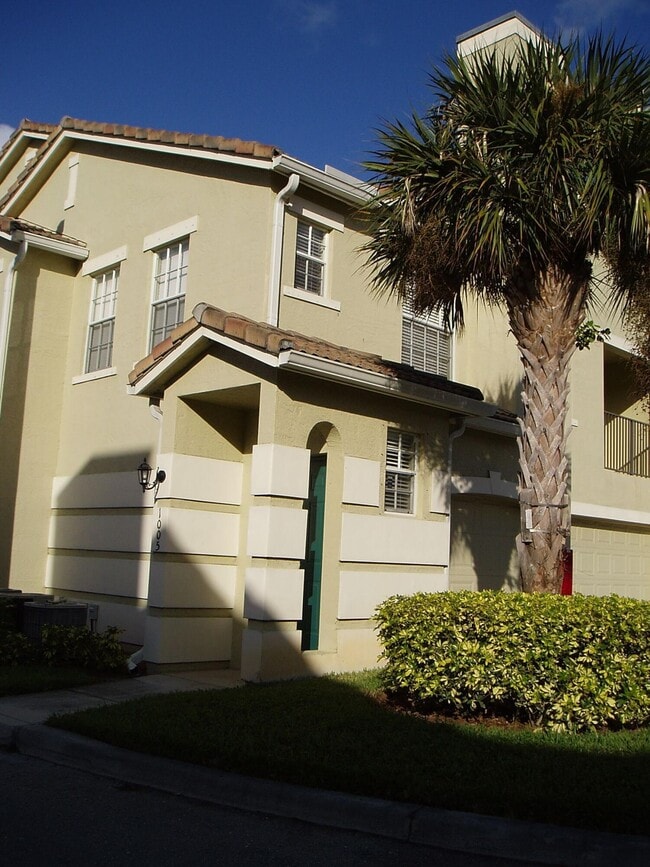 Building Photo - 1005 Belmont Pl