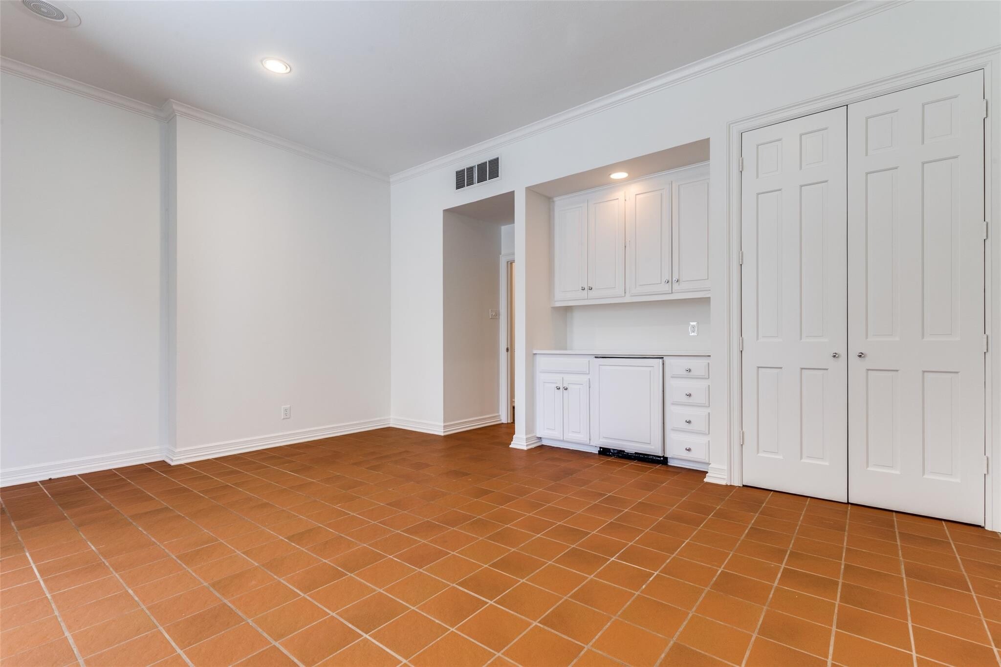 Building Photo - 3201 Saint Johns Dr