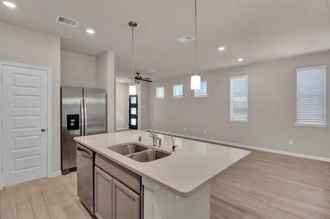 Building Photo - 16012 Oregon Oak Dr