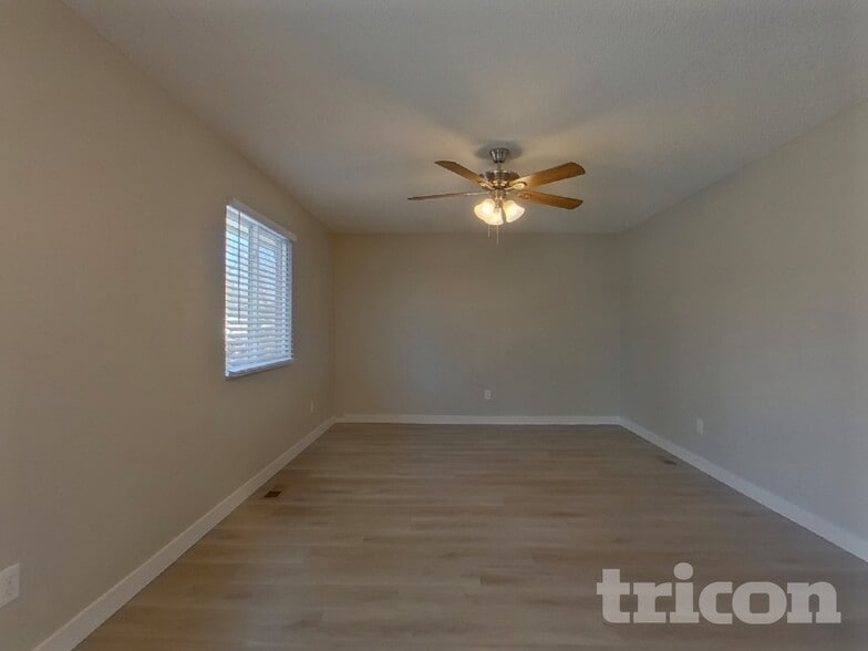 Building Photo - 2882 Dickens Dr