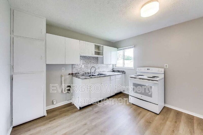 Building Photo - 546 Mooreland Dr