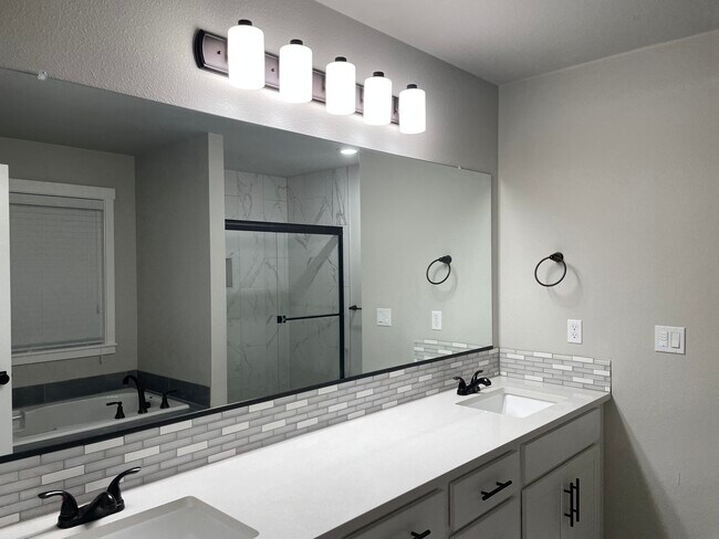 Building Photo - 22405 SW Frst Crk Wy