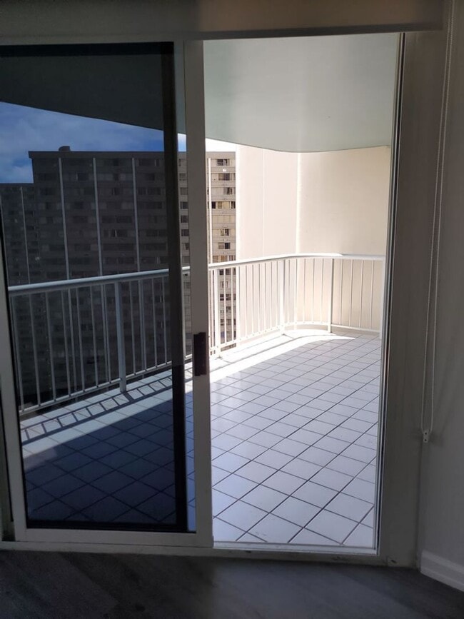 Building Photo - 1BR Condo w/ Views + Pool, Spa, & Sauna