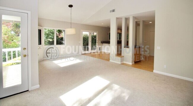 Building Photo - 133 Tiburon Blvd