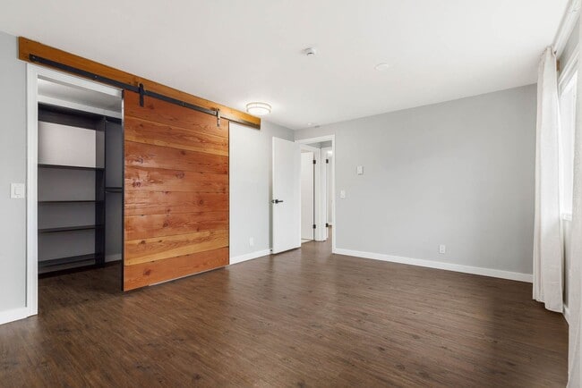 Building Photo - 923 N 100th St