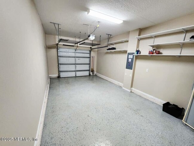 Building Photo - 6844 Misty View Dr