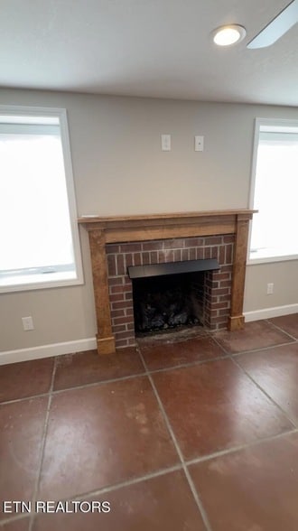 Building Photo - 212 Oak Rd