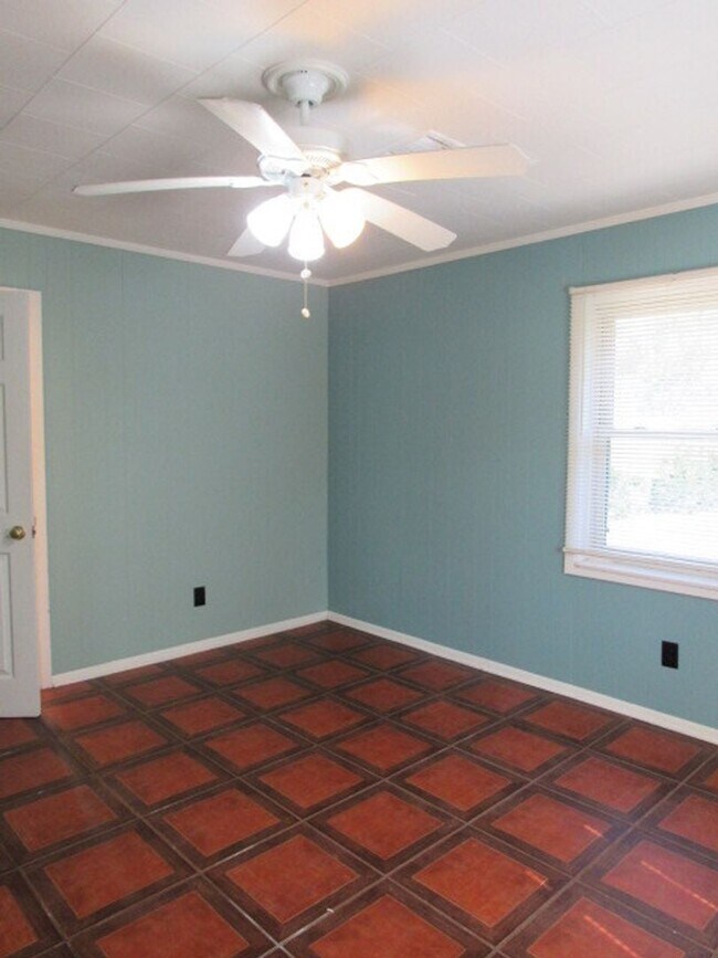 Building Photo - Nice brick home in Molino.