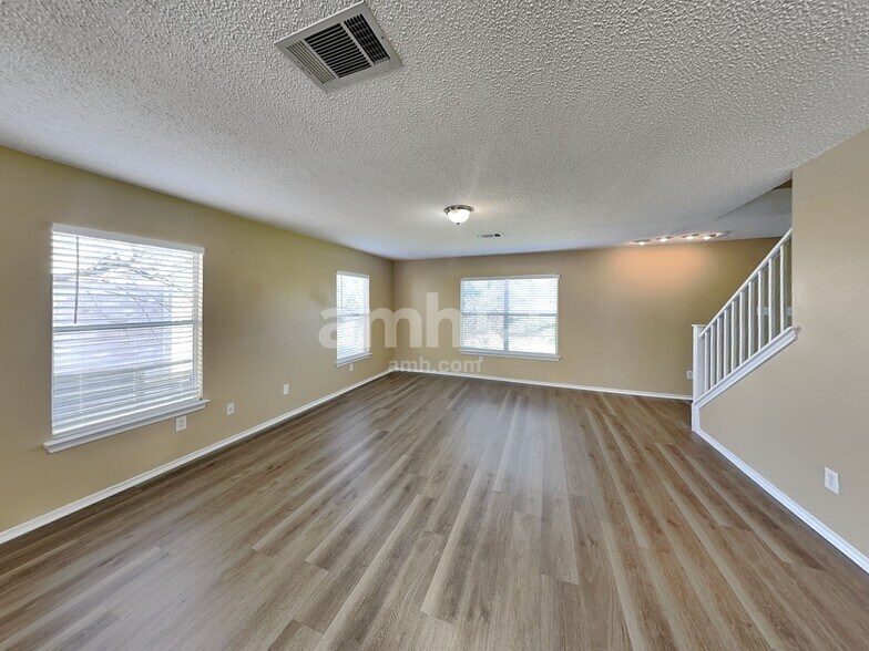 Building Photo - 2707 Vinson Ct