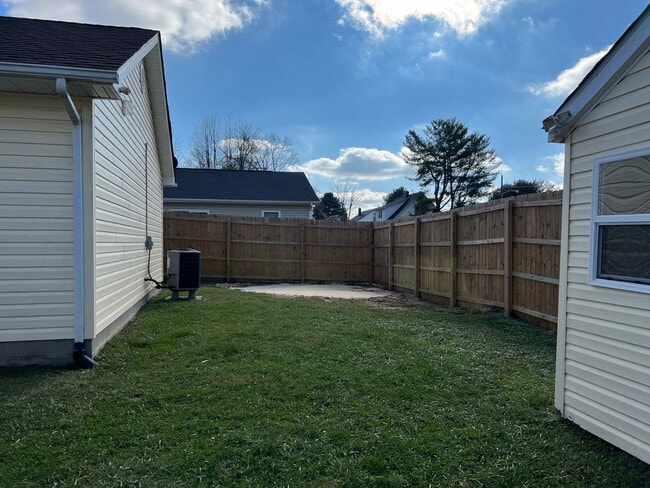 Building Photo - Remodeled 3 Bedroom Single Level Home in C...