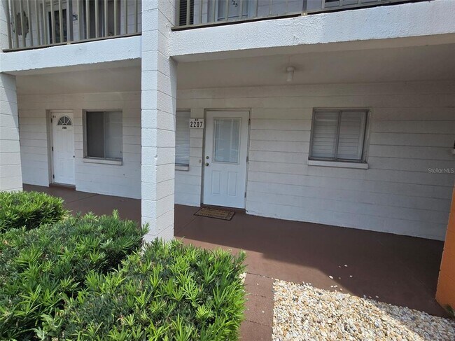 Building Photo - 2207 Sunset Dr