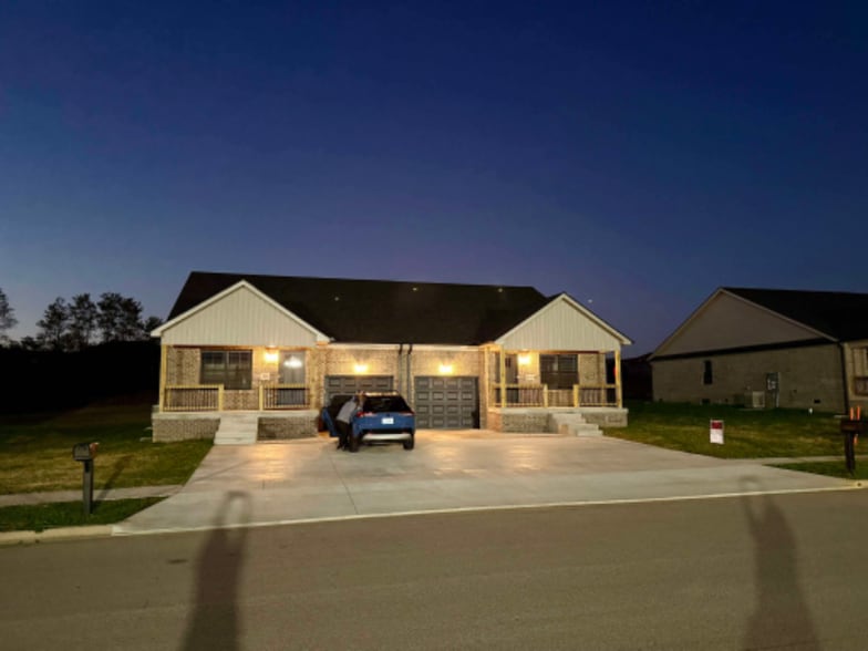Building Photo - 418-420 Nandino Cir