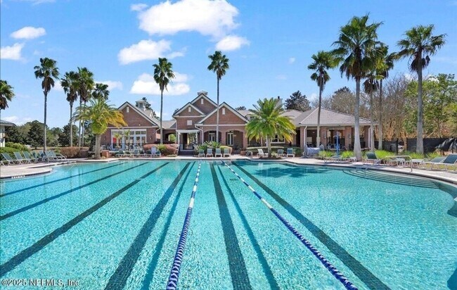 Building Photo - 3 Bedroom 2 Bathroom in Oakleaf Plantation