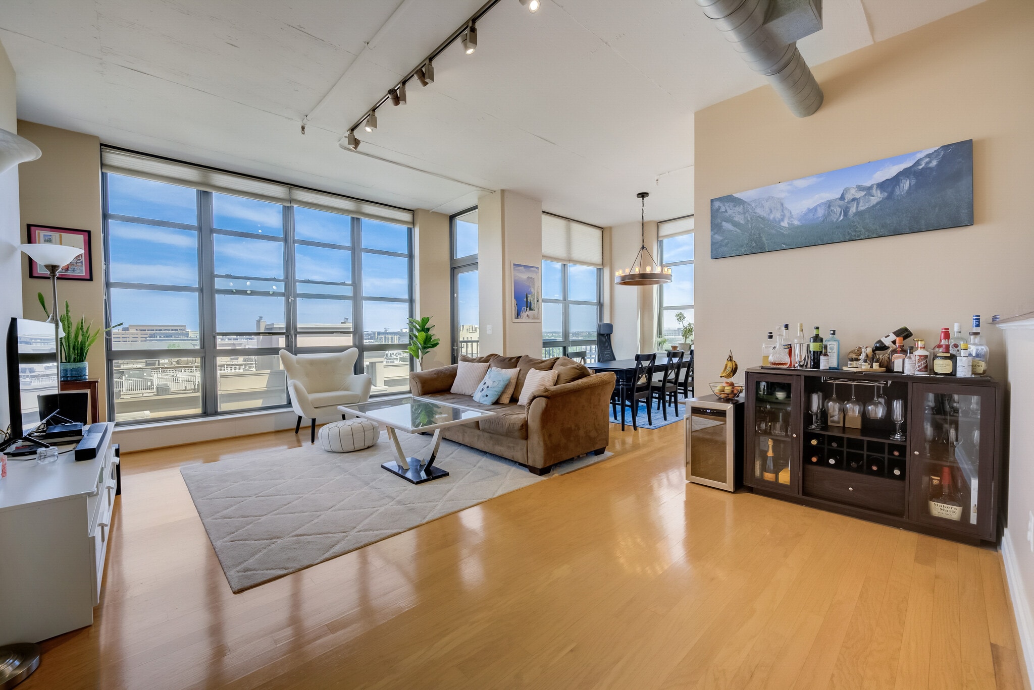 Living Area - 2020 12th St NW