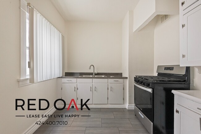 Primary Photo - Welcoming and Cozy Ground Floor Studio wit...