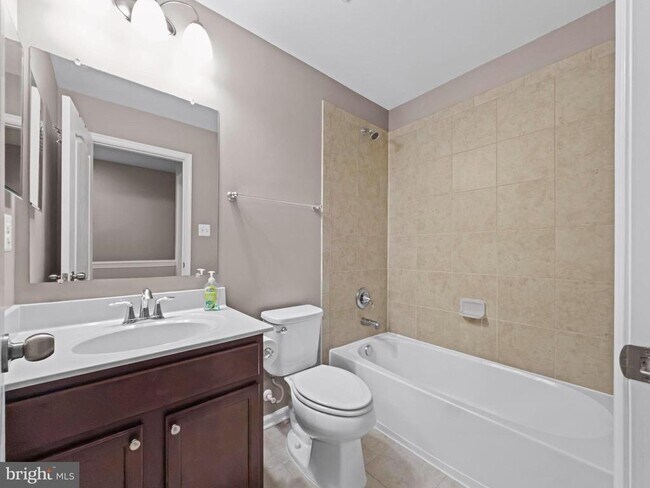 Building Photo - 7425 Willow View Ln