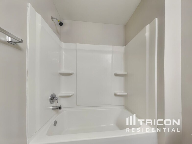 Building Photo - 211 Hollyhock Ln