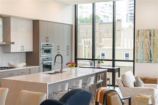 Building Photo - 2425 Peachtree Rd NE