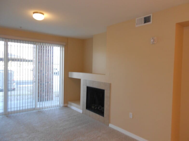 Building Photo - 2450 Windrow Dr