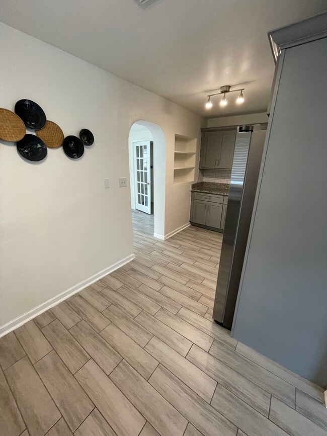 Building Photo - 5420 Lido St