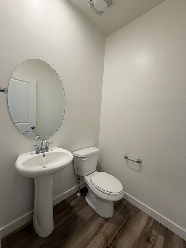 Building Photo - 496 S 1140 W