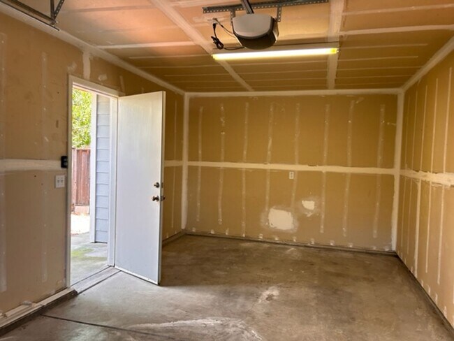 Building Photo - 1776 Waltzer Rd