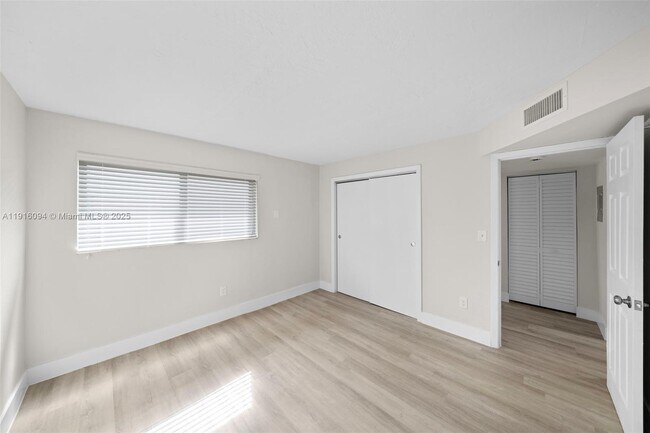 Building Photo - 1330 W 29th St