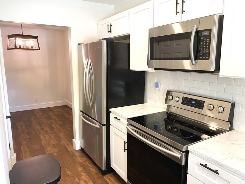 Primary Photo - 9345 Green Meadows Way