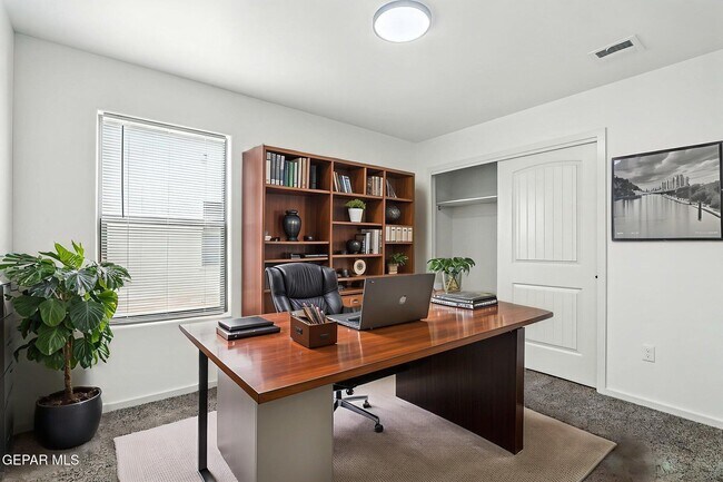 Building Photo - 941 Sandhurst Pl