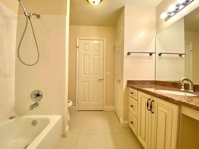 Building Photo - Great location house in Green Valley