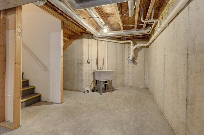 Building Photo - 23055 Ironwood Dr