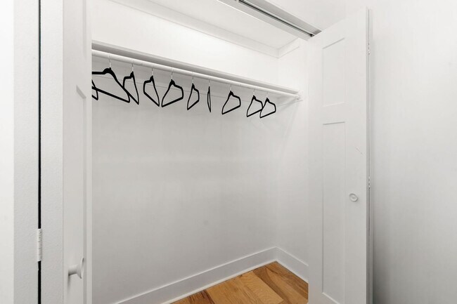 Building Photo - 1941 W Augusta Blvd